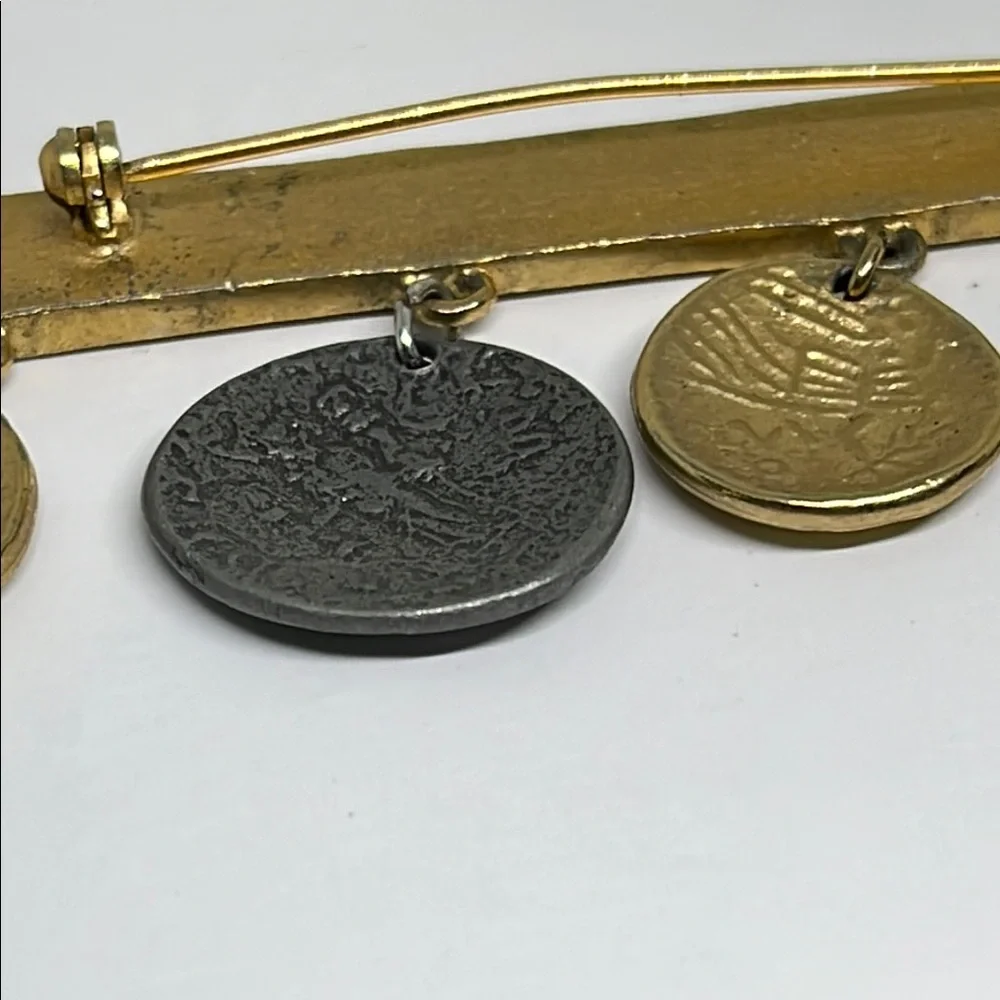 N/A elegant gold